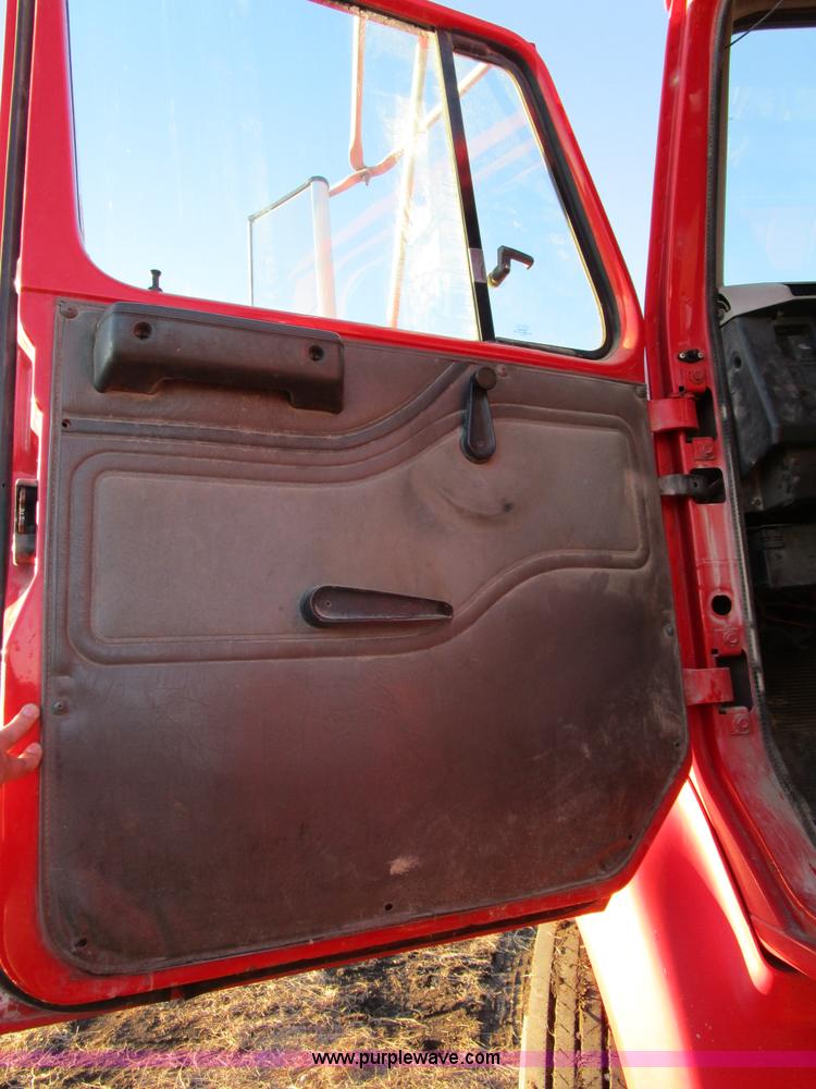 image for item D2296 1996 International 8100 flatbed truck