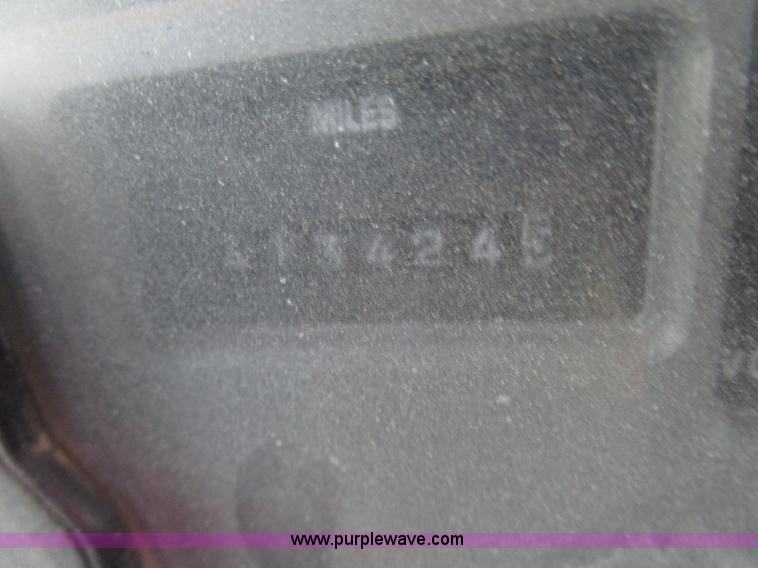 image for item D2296 1996 International 8100 flatbed truck