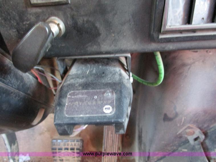 image for item D2296 1996 International 8100 flatbed truck