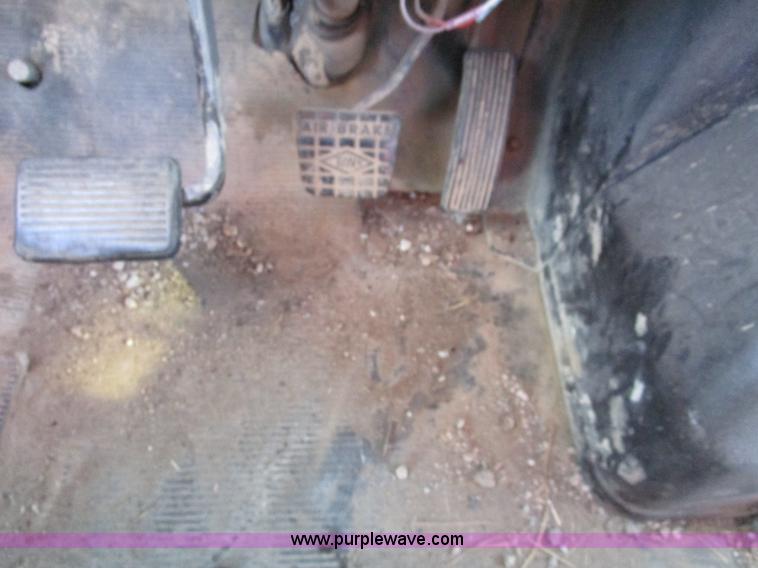 image for item D2296 1996 International 8100 flatbed truck