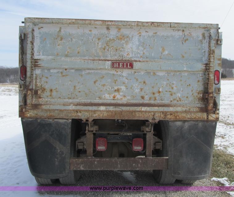 image for item F8973 1985 Ford F700 dump truck