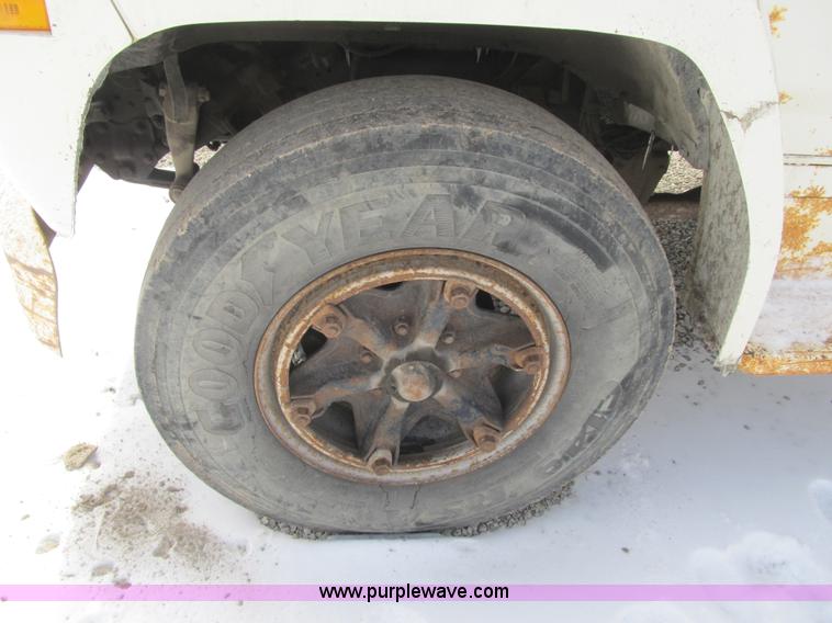 image for item F8973 1985 Ford F700 dump truck