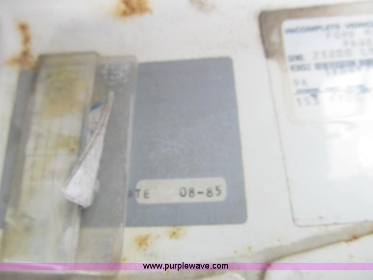 image for item F8973 1985 Ford F700 dump truck