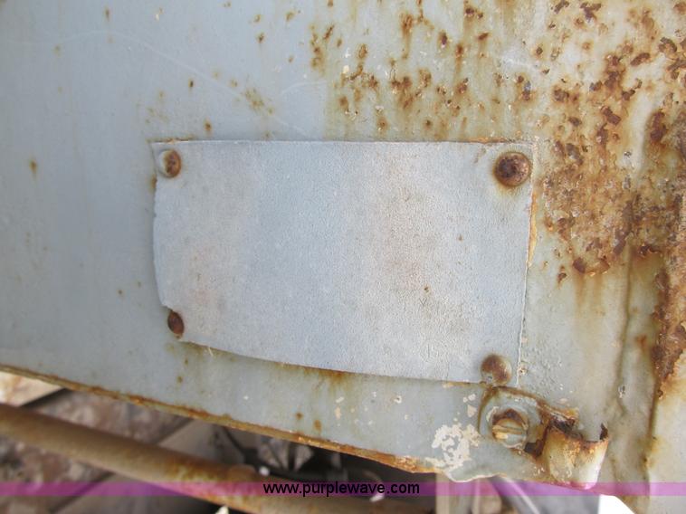 image for item F8973 1985 Ford F700 dump truck