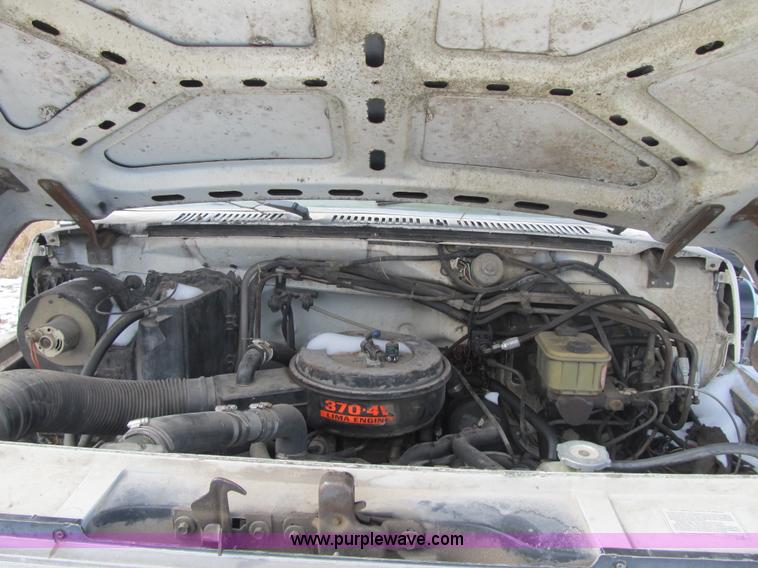 image for item F8973 1985 Ford F700 dump truck