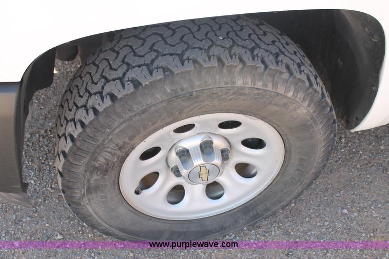 image for item H1623 2012 Chevrolet Silverado 1500 Crew Cab pickup truck