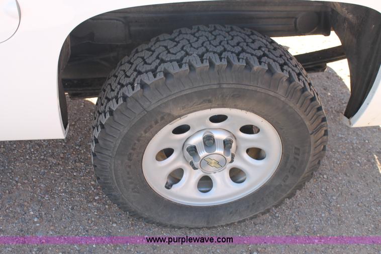 image for item H1623 2012 Chevrolet Silverado 1500 Crew Cab pickup truck