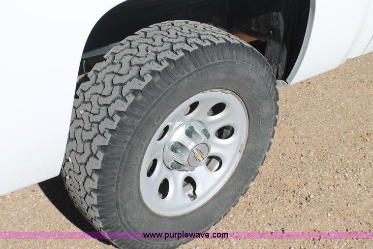 image for item H1623 2012 Chevrolet Silverado 1500 Crew Cab pickup truck