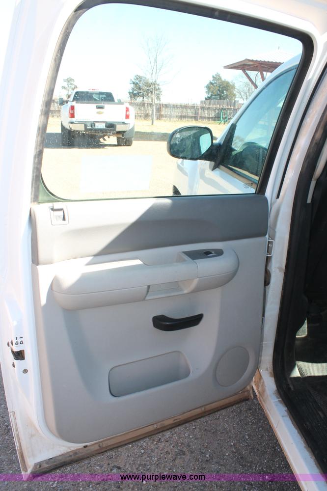 image for item H1623 2012 Chevrolet Silverado 1500 Crew Cab pickup truck