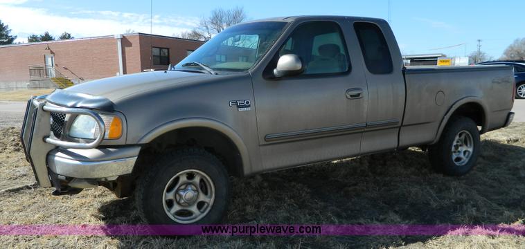 image for item H2260 2002 Ford F150 SuperCab pickup truck