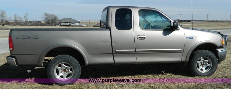 image for item H2260 2002 Ford F150 SuperCab pickup truck