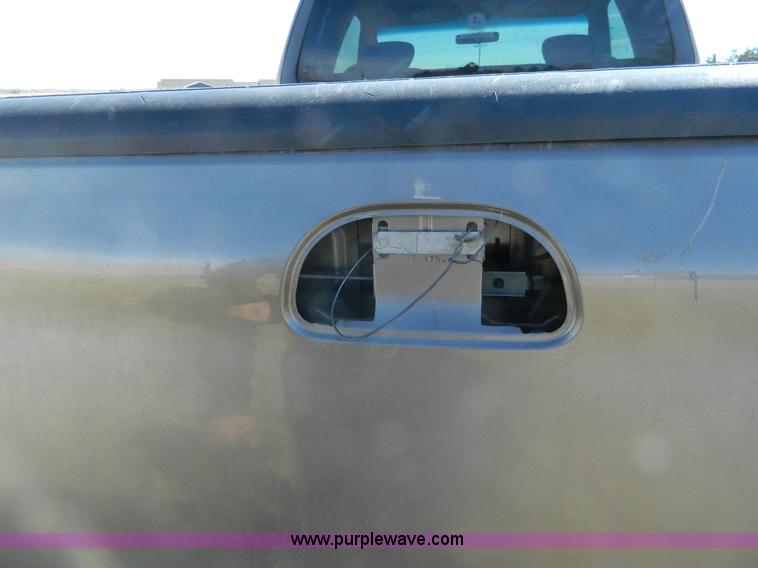 image for item H2260 2002 Ford F150 SuperCab pickup truck