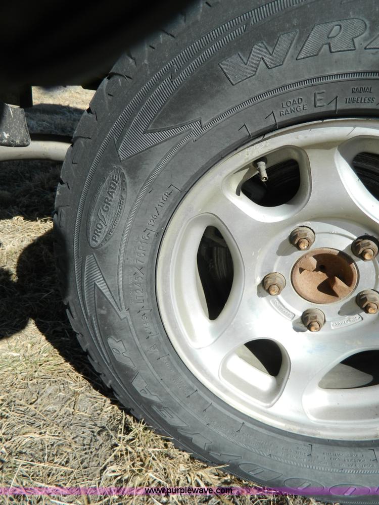 image for item H2260 2002 Ford F150 SuperCab pickup truck