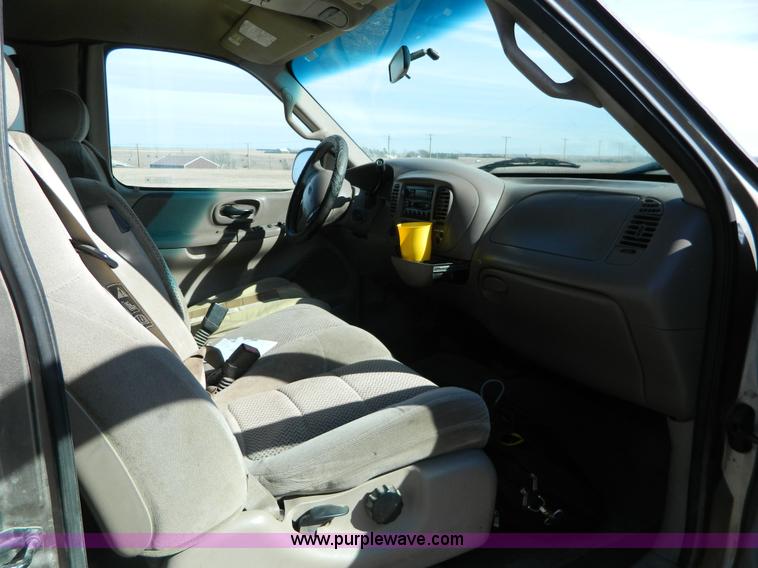 image for item H2260 2002 Ford F150 SuperCab pickup truck