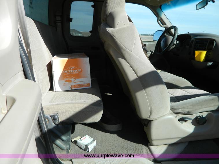 image for item H2260 2002 Ford F150 SuperCab pickup truck