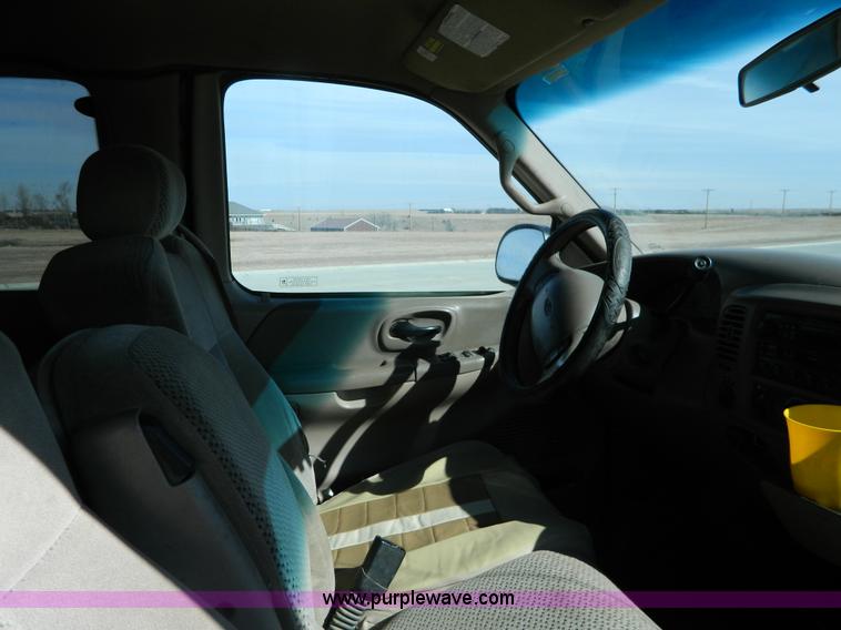 image for item H2260 2002 Ford F150 SuperCab pickup truck