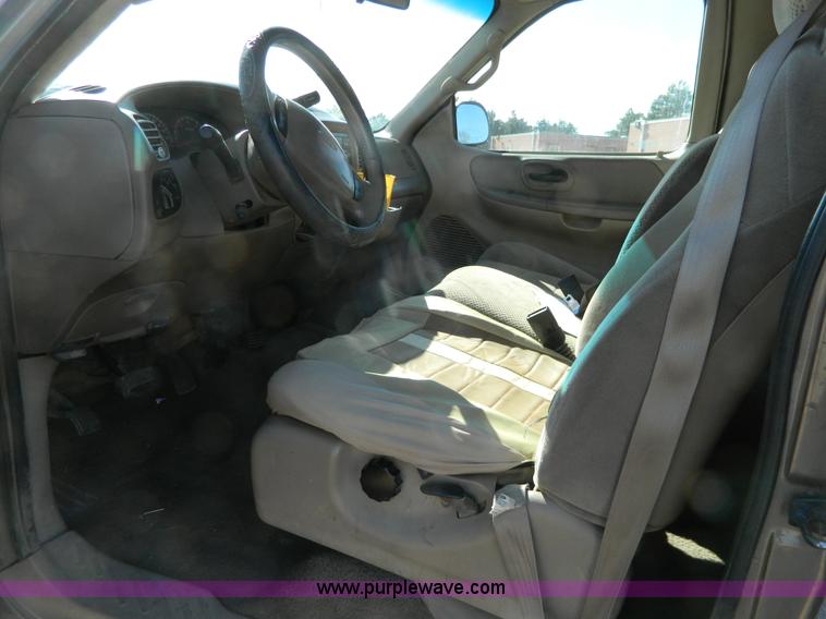 image for item H2260 2002 Ford F150 SuperCab pickup truck