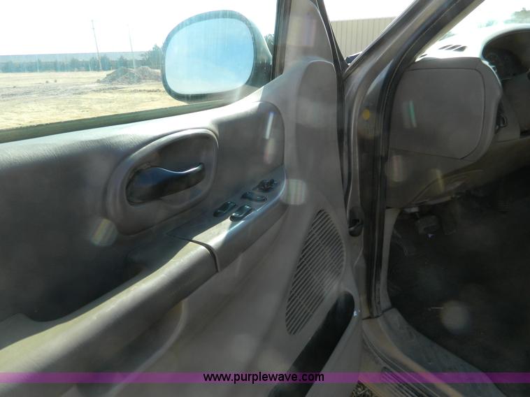 image for item H2260 2002 Ford F150 SuperCab pickup truck