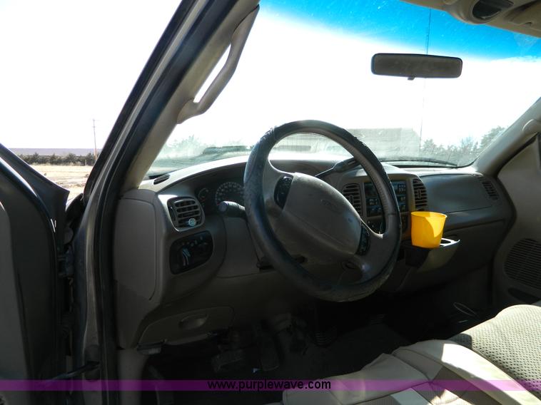 image for item H2260 2002 Ford F150 SuperCab pickup truck