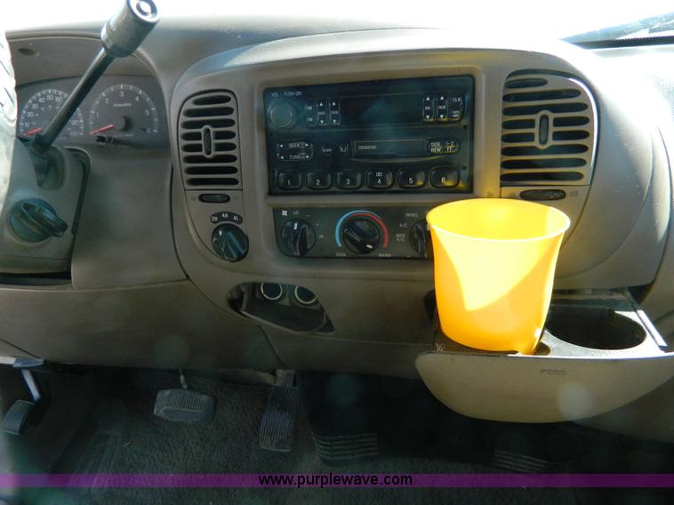 image for item H2260 2002 Ford F150 SuperCab pickup truck