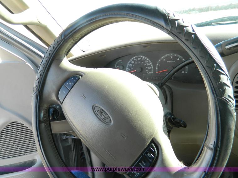 image for item H2260 2002 Ford F150 SuperCab pickup truck