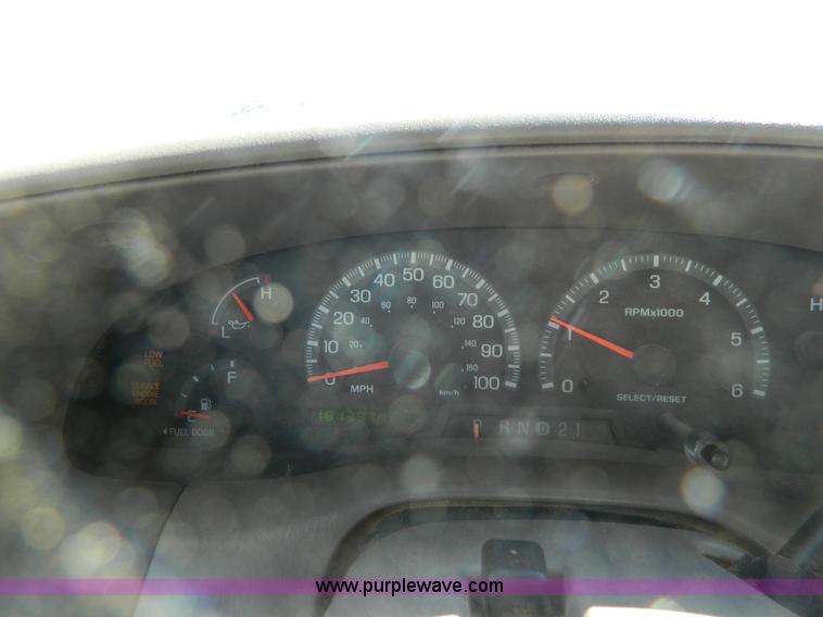 image for item H2260 2002 Ford F150 SuperCab pickup truck