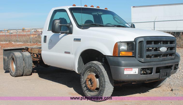 image for item H5932 2007 Ford F350 Super Duty XL cab and chassis