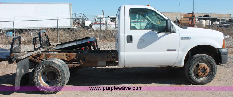 image for item H5932 2007 Ford F350 Super Duty XL cab and chassis