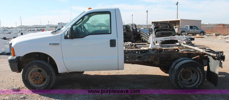 image for item H5932 2007 Ford F350 Super Duty XL cab and chassis