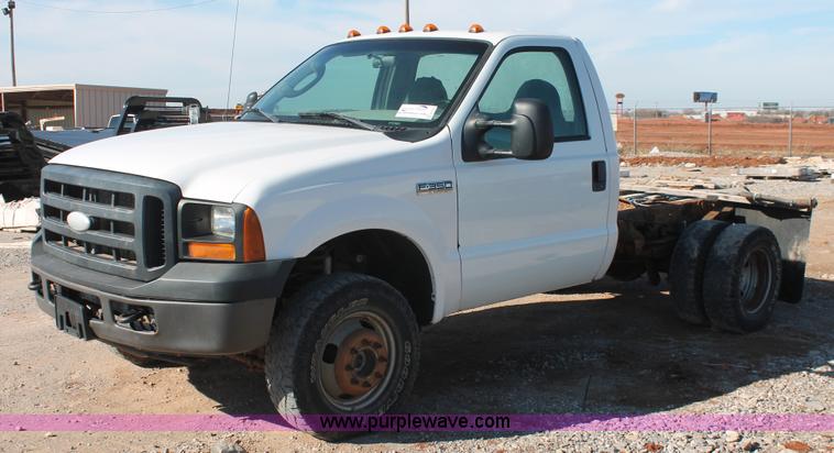 image for item H5932 2007 Ford F350 Super Duty XL cab and chassis