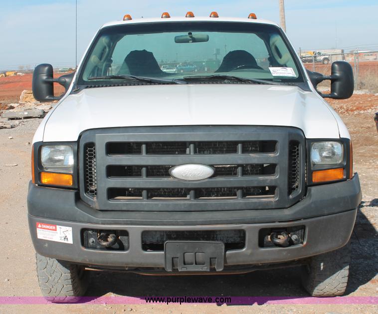image for item H5932 2007 Ford F350 Super Duty XL cab and chassis