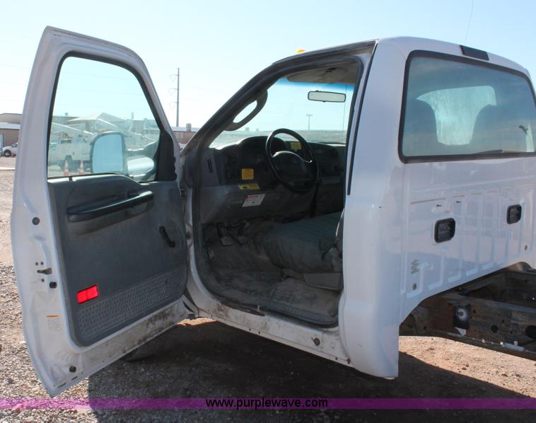 image for item H5932 2007 Ford F350 Super Duty XL cab and chassis