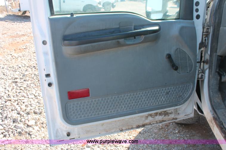image for item H5932 2007 Ford F350 Super Duty XL cab and chassis