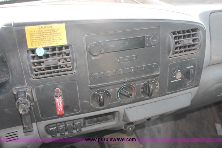 image for item H5932 2007 Ford F350 Super Duty XL cab and chassis