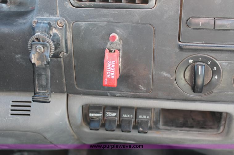 image for item H5932 2007 Ford F350 Super Duty XL cab and chassis