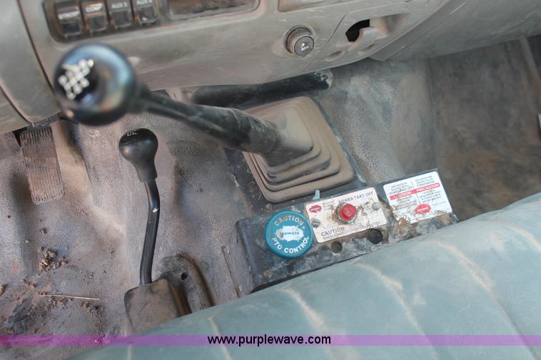 image for item H5932 2007 Ford F350 Super Duty XL cab and chassis