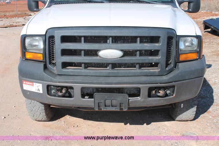 image for item H5932 2007 Ford F350 Super Duty XL cab and chassis