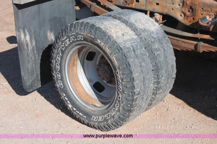 image for item H5932 2007 Ford F350 Super Duty XL cab and chassis