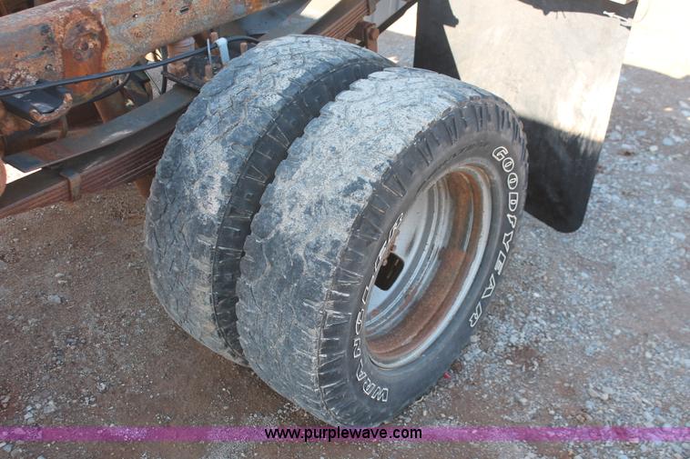 image for item H5932 2007 Ford F350 Super Duty XL cab and chassis