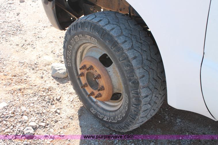 image for item H5932 2007 Ford F350 Super Duty XL cab and chassis