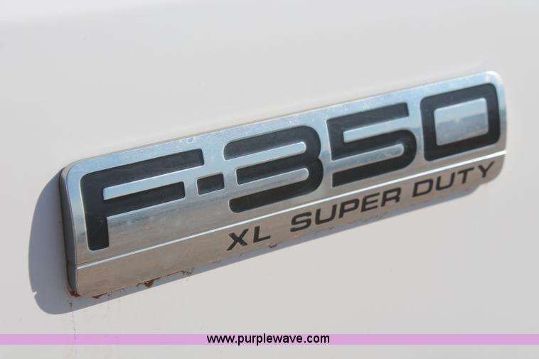 image for item H5932 2007 Ford F350 Super Duty XL cab and chassis