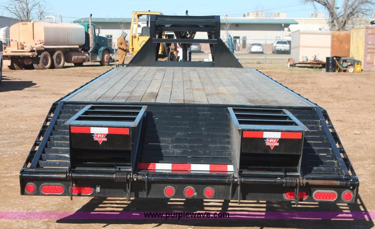 image for item H5963 2014 PJ F0302 gooseneck trailer