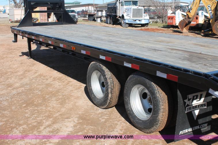 image for item H5963 2014 PJ F0302 gooseneck trailer