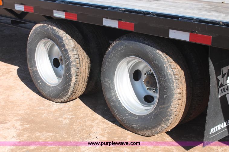 image for item H5963 2014 PJ F0302 gooseneck trailer