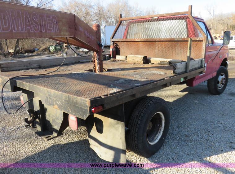 image for item I2432 1993 Ford F350 XL flatbed truck