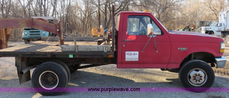 image for item I2432 1993 Ford F350 XL flatbed truck