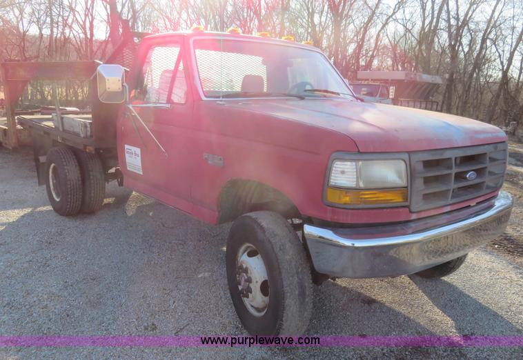 image for item I2432 1993 Ford F350 XL flatbed truck