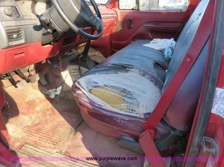 image for item I2432 1993 Ford F350 XL flatbed truck