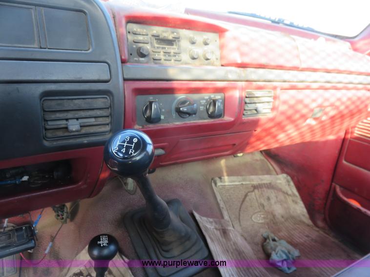 image for item I2432 1993 Ford F350 XL flatbed truck