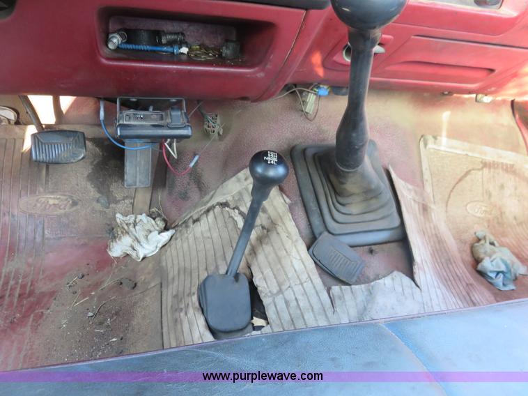 image for item I2432 1993 Ford F350 XL flatbed truck